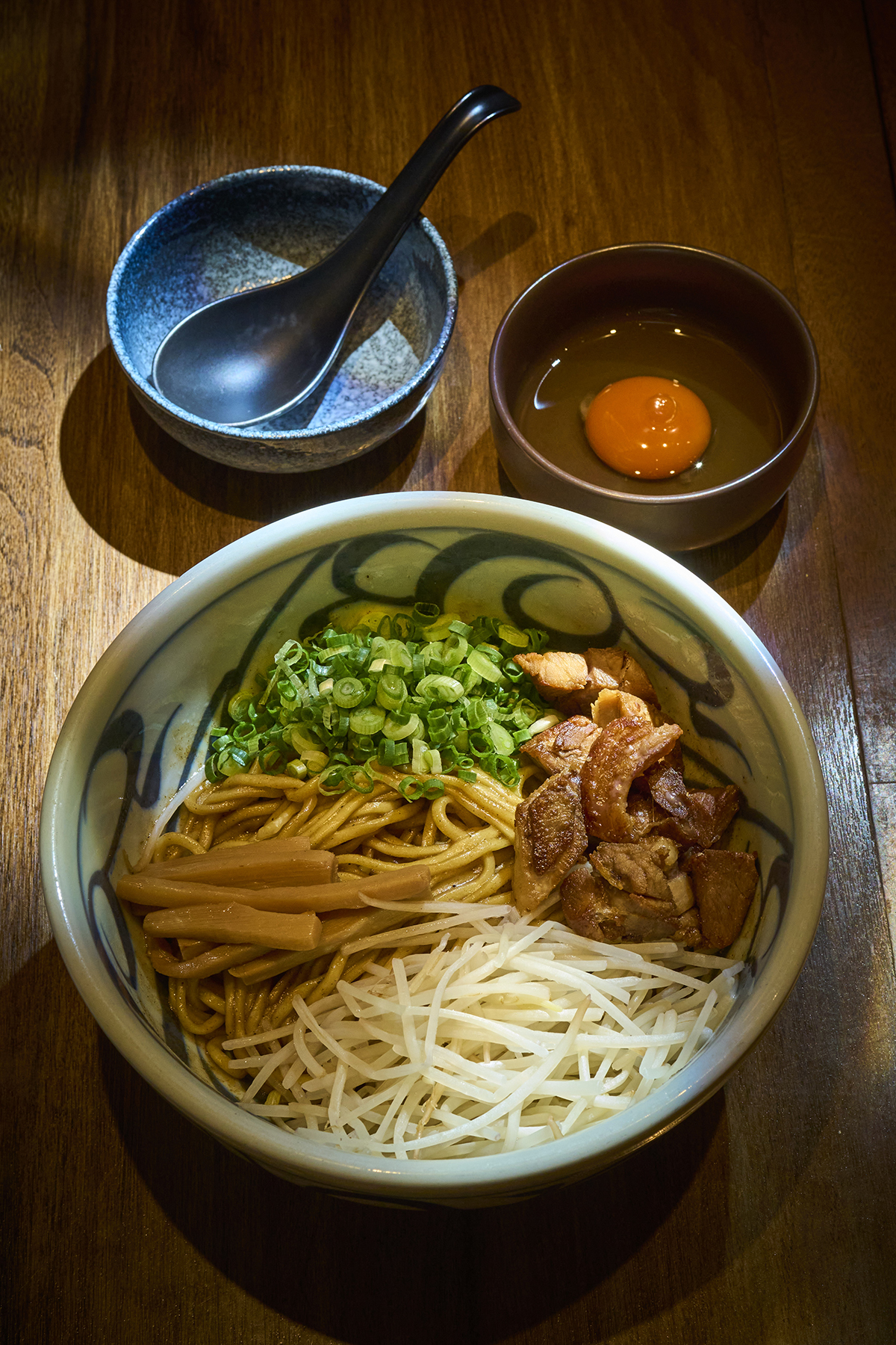 只限啟德店有售的「山椒油麵」,散發辛香氣味令人垂涎。