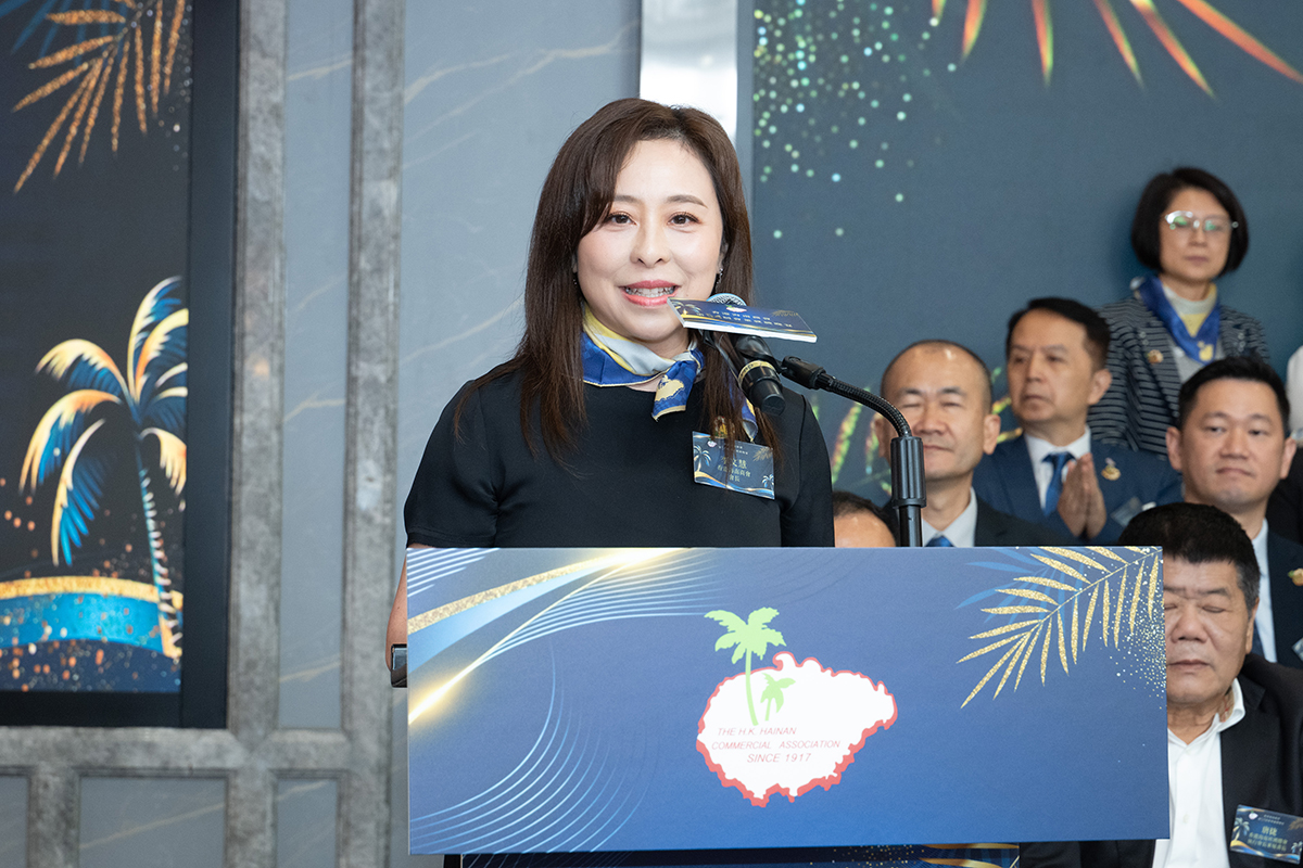 香港海南商會首位女性會長李文慧表示，她將與第54屆全體會董同仁緊密合作，積極吸納優秀人才與專業顧問加入，深化會員聯繫，壯大商會力量。