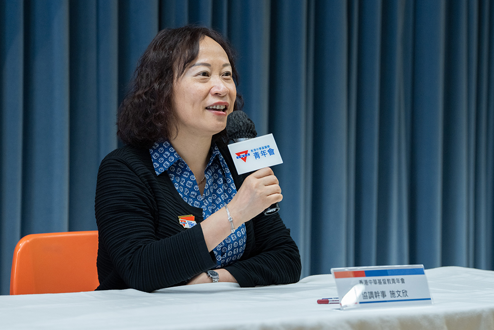 香港中華基督教青年會協調幹事施文欣建議透過親子共同制定打機的規則、雙向承諾，建立「有商有諒」的互動模式。