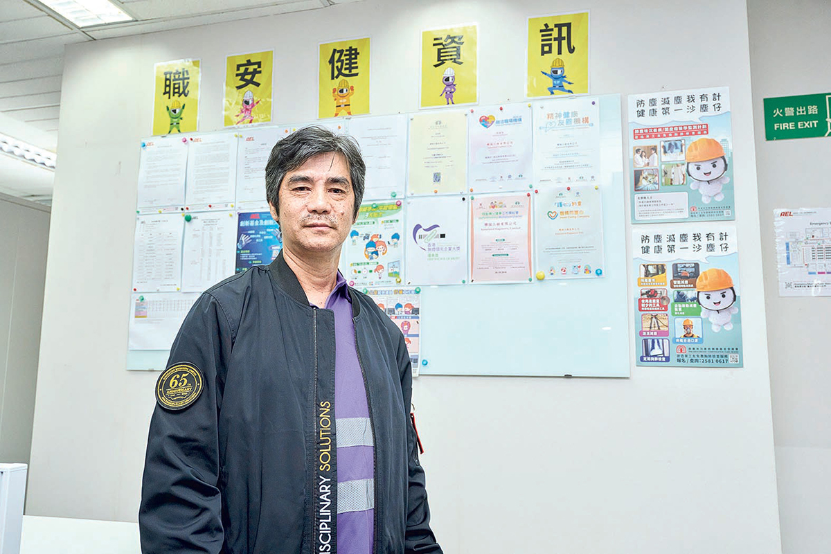 聯誼工程領班謝勝恩(恩哥)加入49年,見證聯誼工程主力於機場維修設備,逐步蛻變至多元化工程領域。